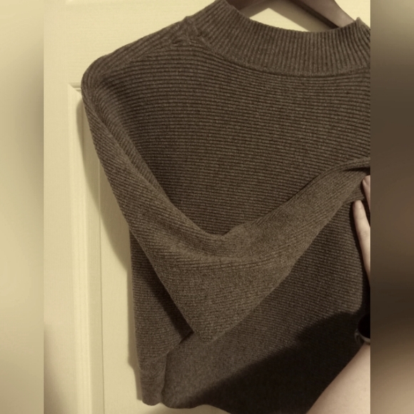Zara sweater - Picture 3 of 3